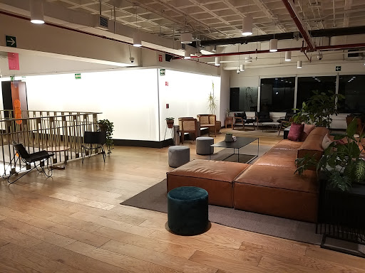 WeWork Espacio de Oficinas & Coworking Montes Urales